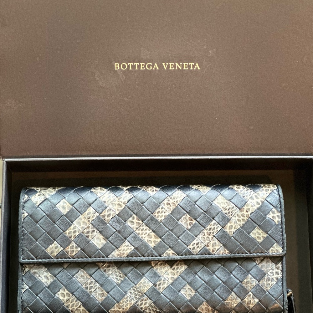 Bottega Veneta Intrecciato Wallet black and snake print weave